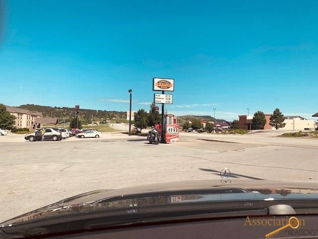 The Pit Stop: 8034 Stagestop Rd, Summerset, SD 57718
